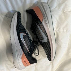 Brand New w/ no tags. Only tried on. Nike womens size 8.5